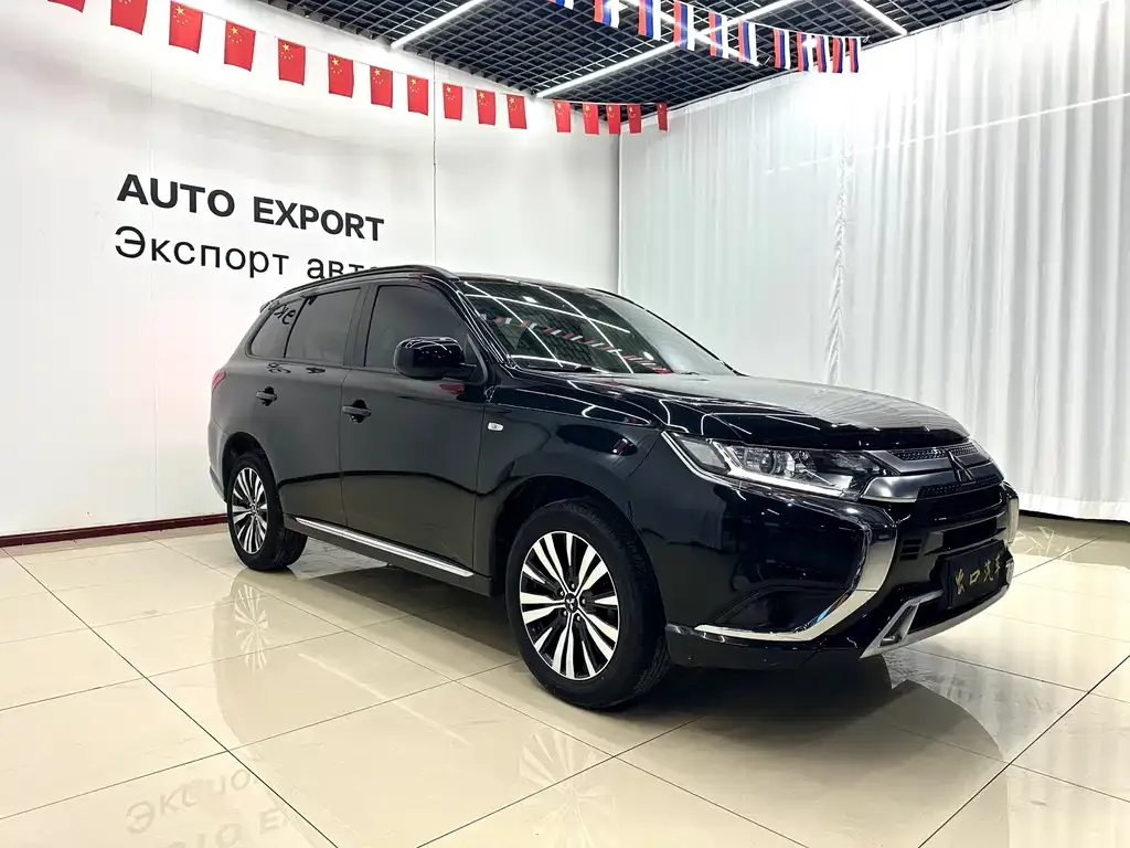Mitsubishi Outlander — фото 10