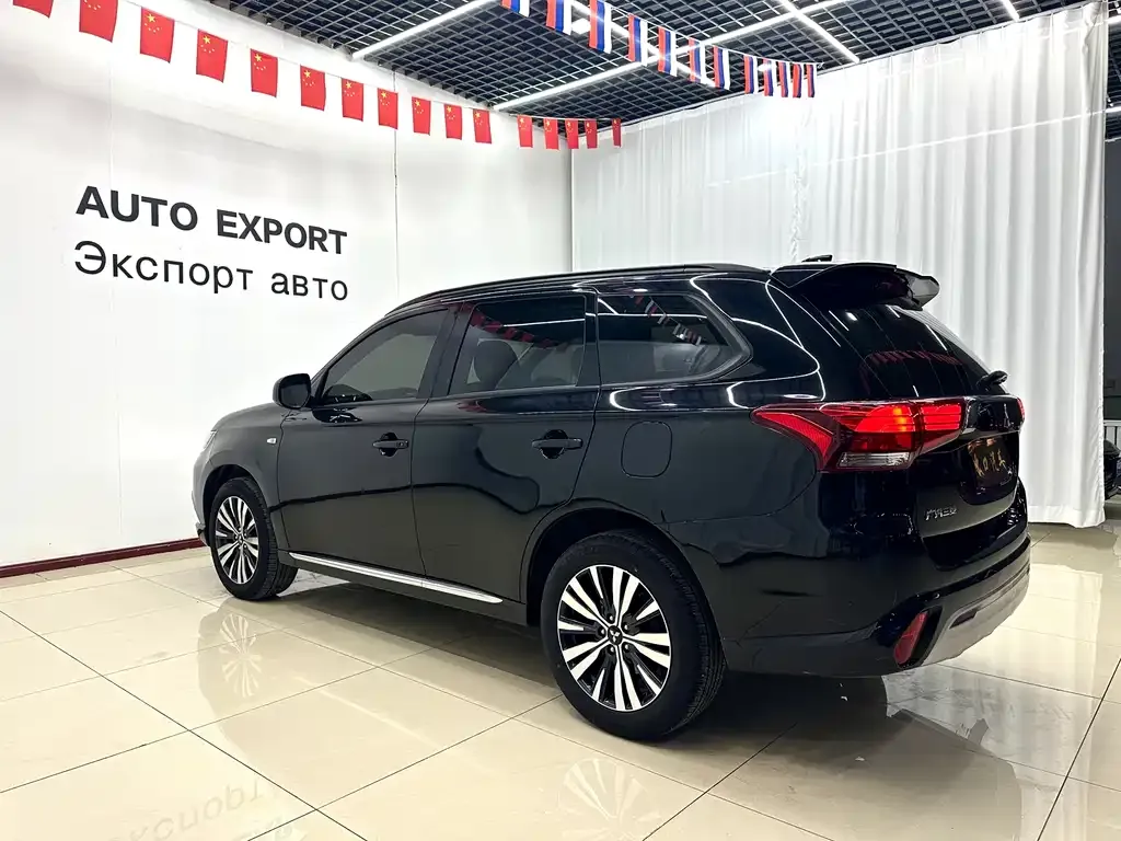 Mitsubishi Outlander — фото 2