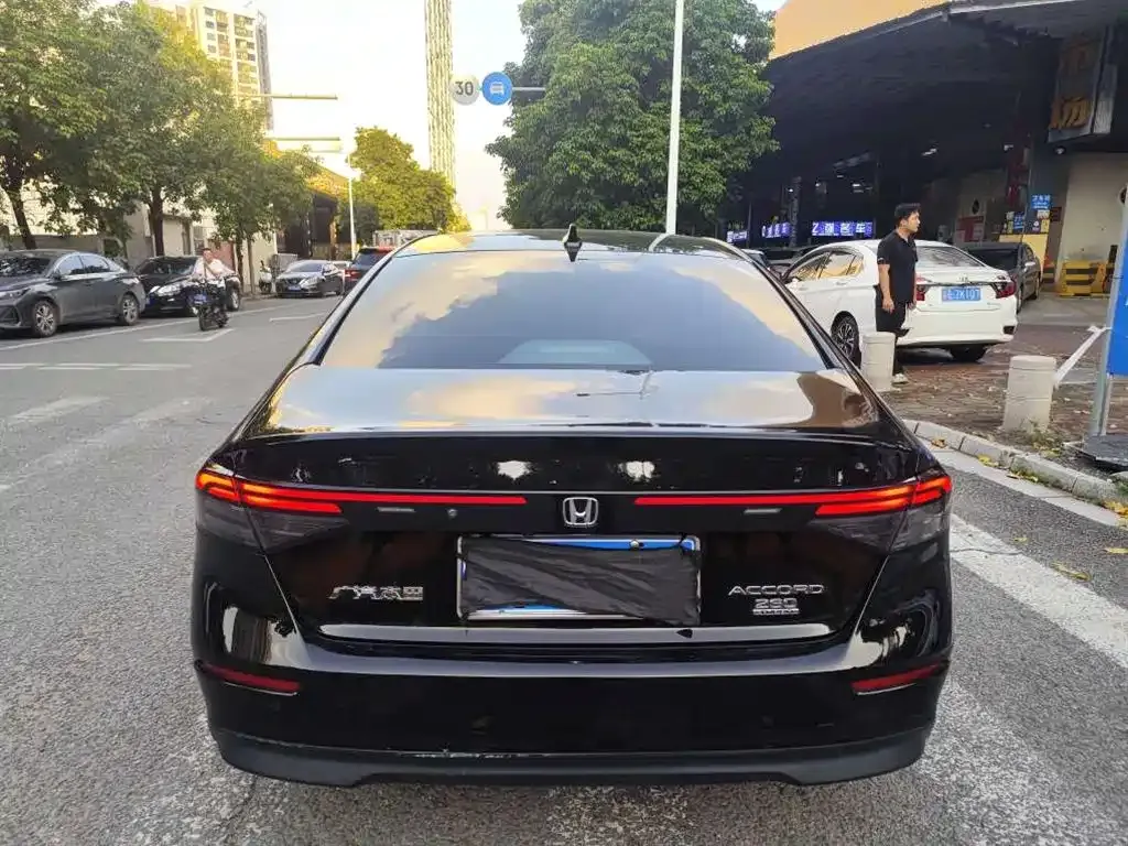 Honda Accord — фото 9