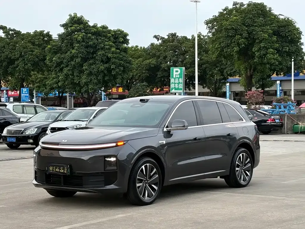 Li Auto L6 — фото 1