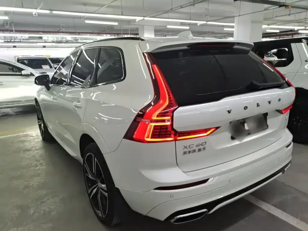 Volvo XC60 PHEV — фото 4