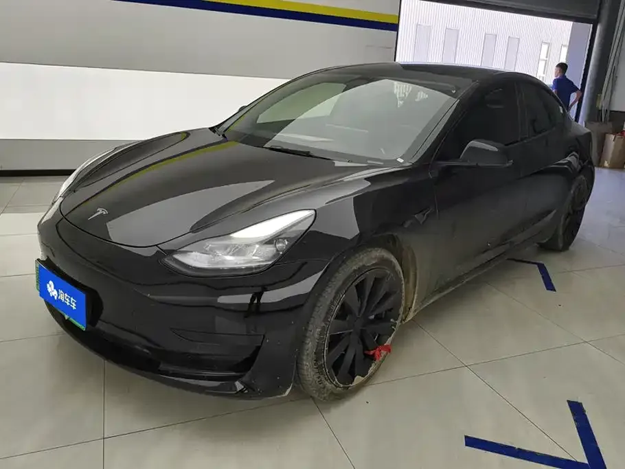 Tesla Model 3 — фото 1