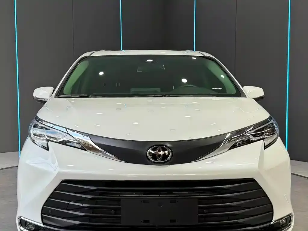 Toyota Sienna — фото 3