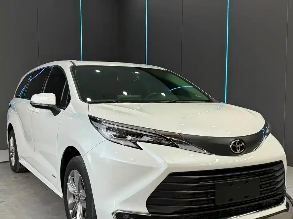 Toyota Sienna — фото 9