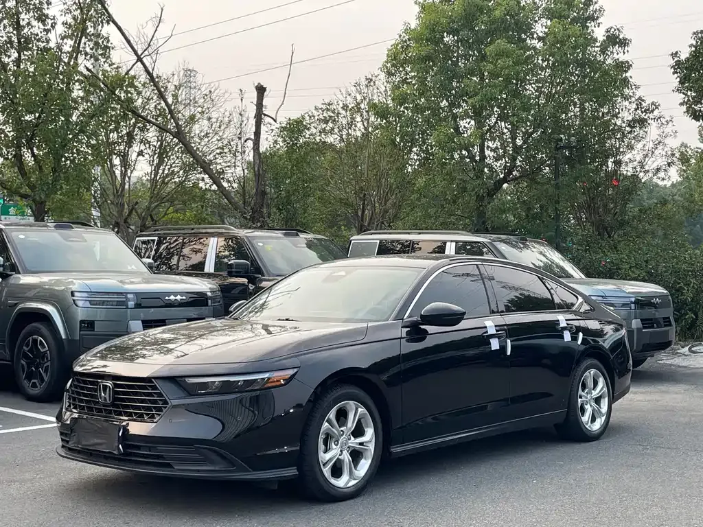 Honda Accord — фото 1