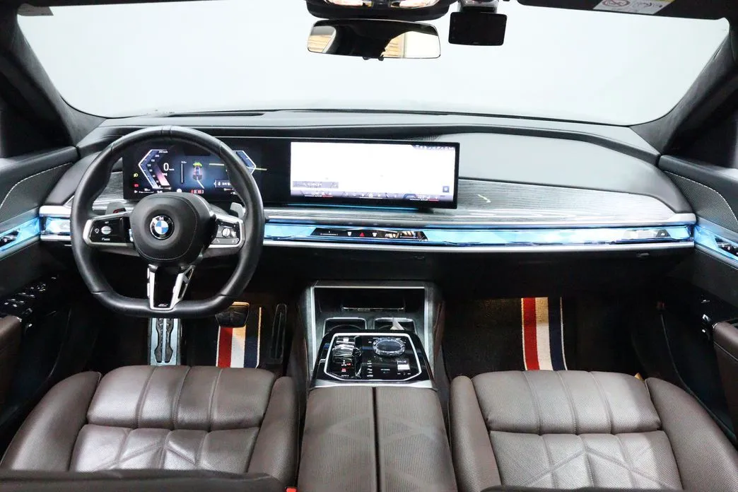 BMW 7-Series — фото 10