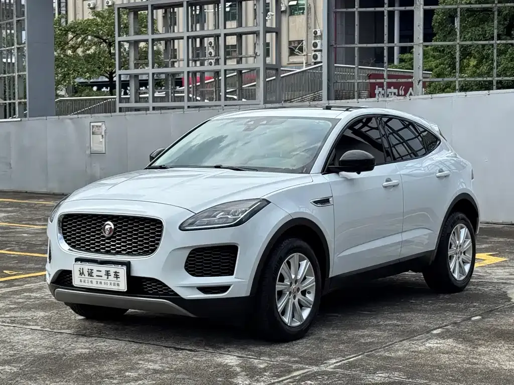 Jaguar E-PACE — фото 1