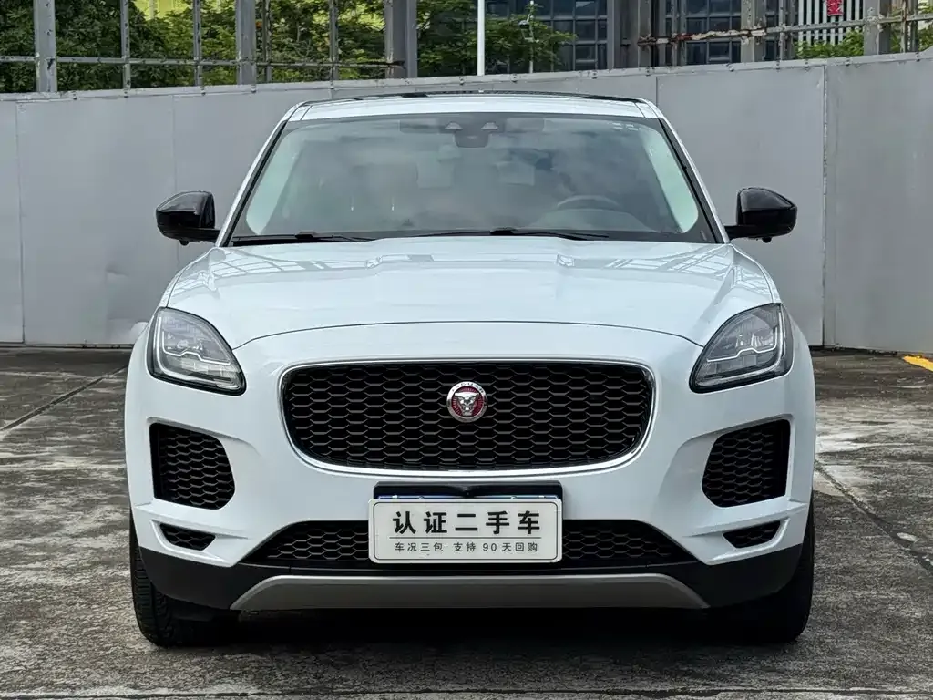 Jaguar E-PACE — фото 7