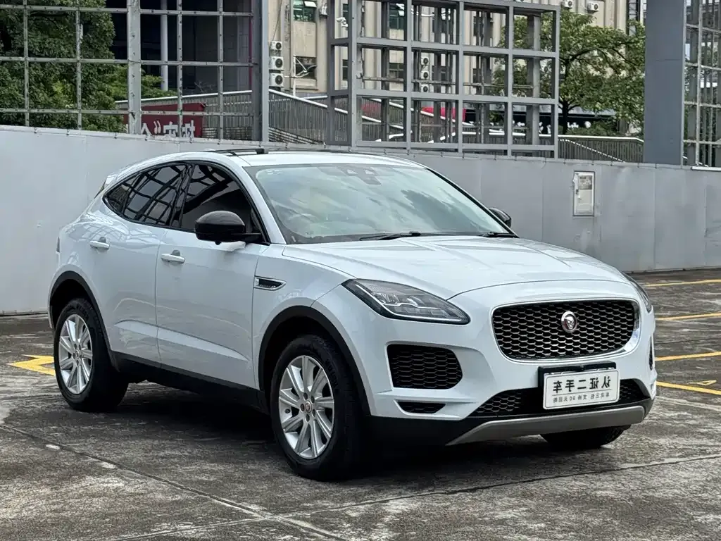 Jaguar E-PACE — фото 2