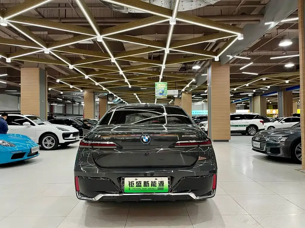BMW i7 — фото 7