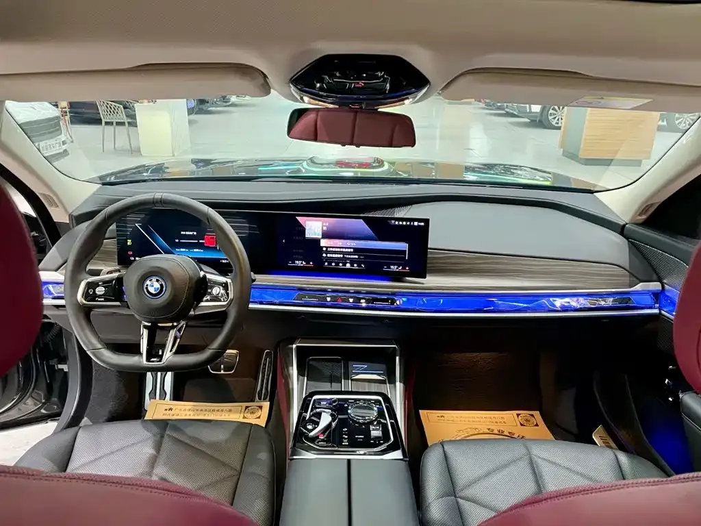 BMW i7 — фото 5