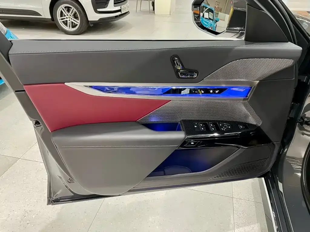 BMW i7 — фото 4