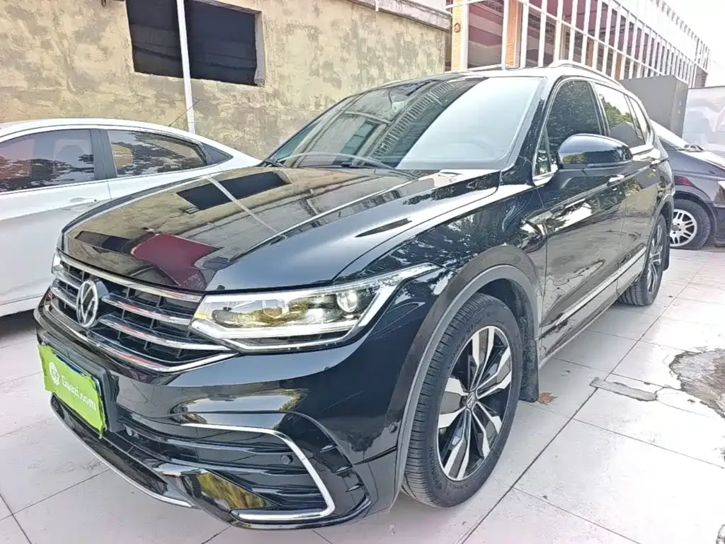 Volkswagen Tiguan L — фото 1