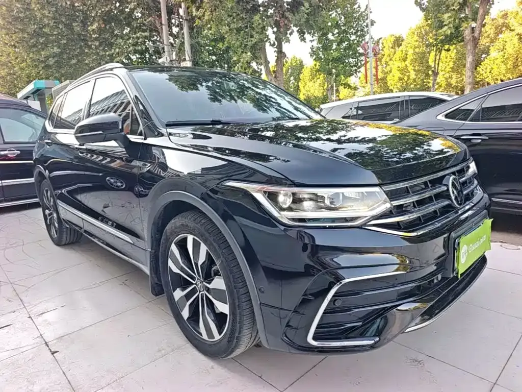 Volkswagen Tiguan L — фото 10