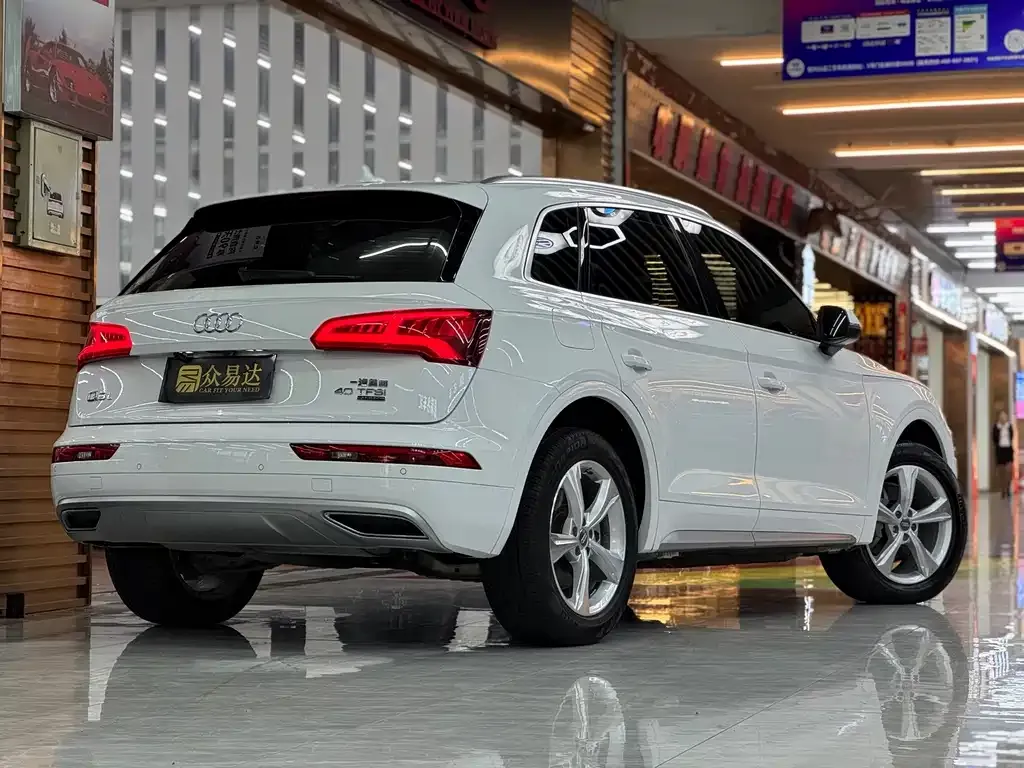 Audi Q5L — фото 10
