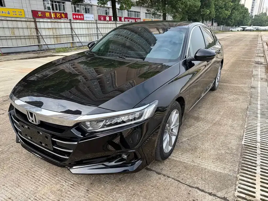 Honda Accord — фото 1