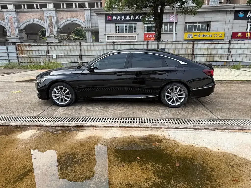 Honda Accord — фото 10