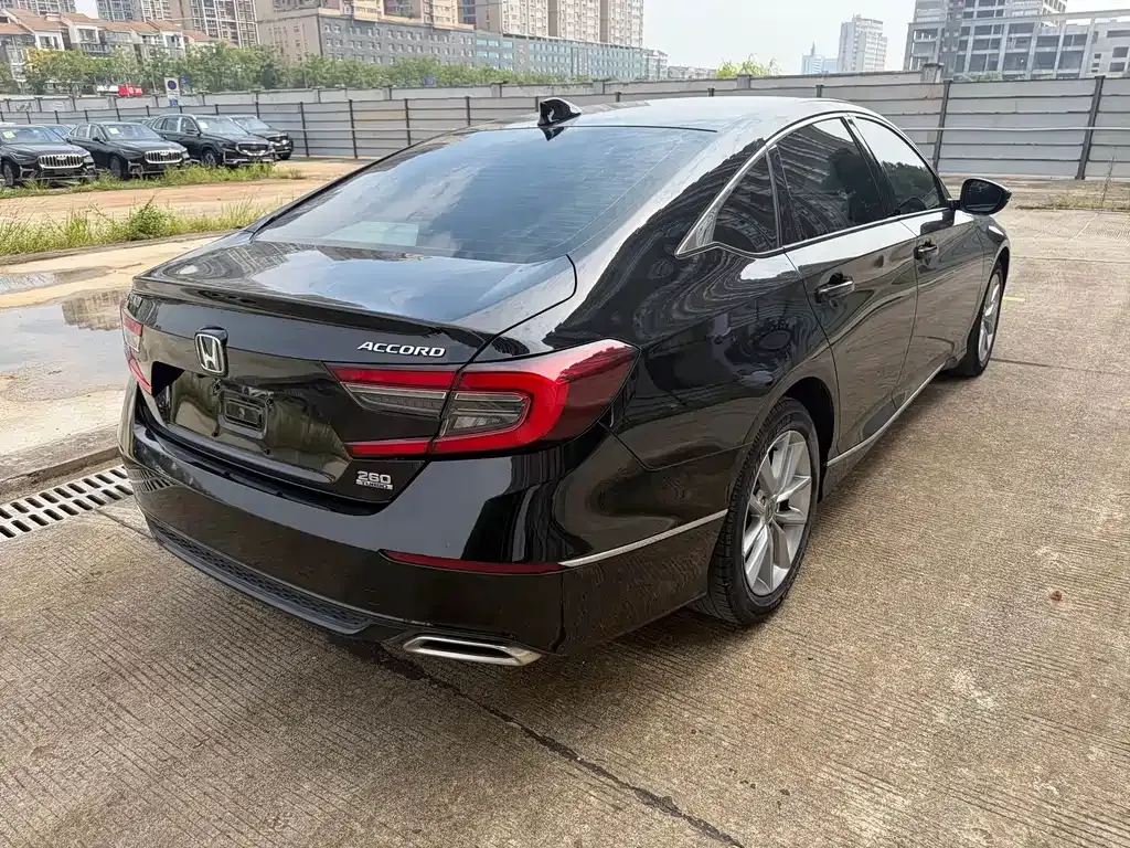 Honda Accord — фото 8