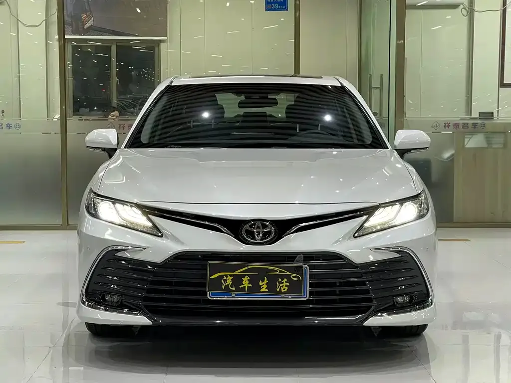 Toyota Camry — фото 4