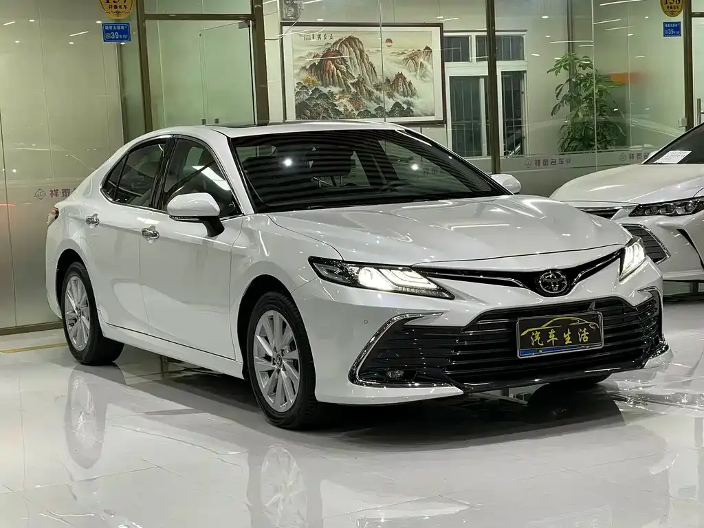 Toyota Camry — фото 7
