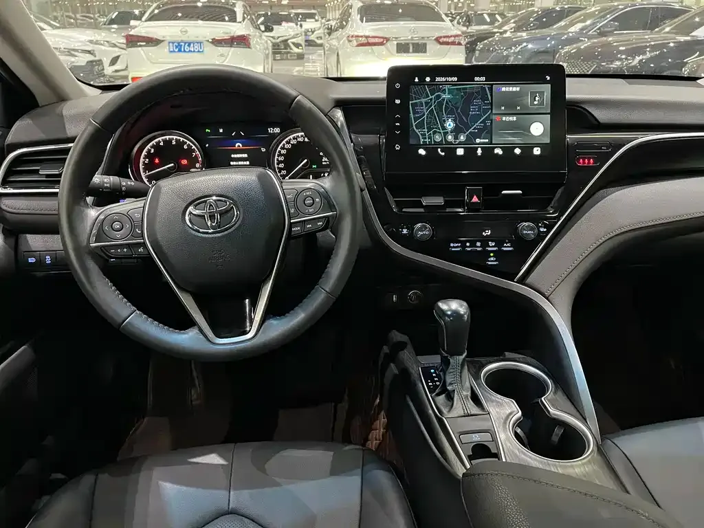 Toyota Camry — фото 2