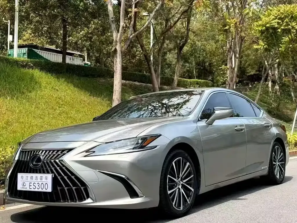 Lexus ES — фото 1