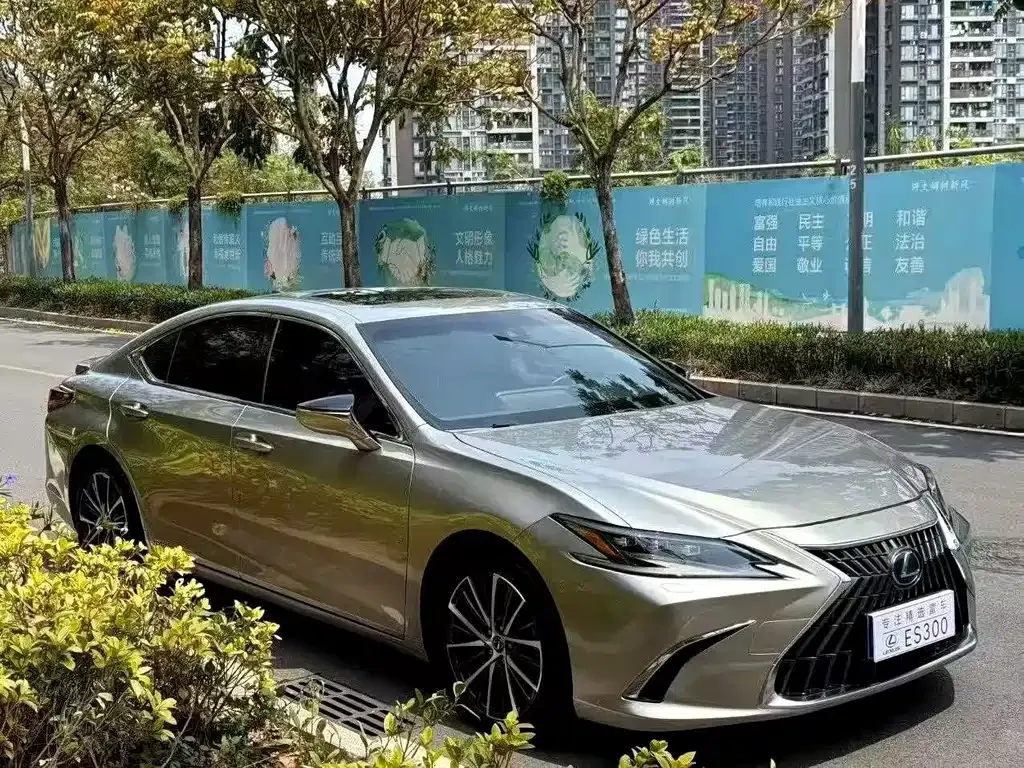 Lexus ES — фото 8