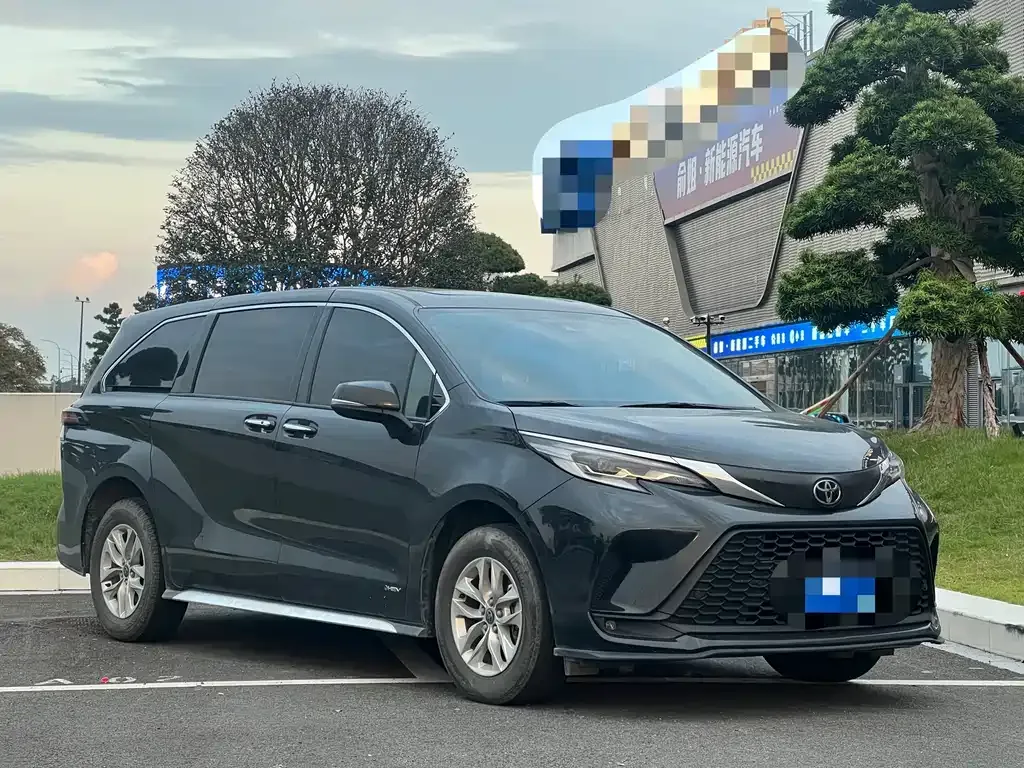 Toyota Granvia — фото 3
