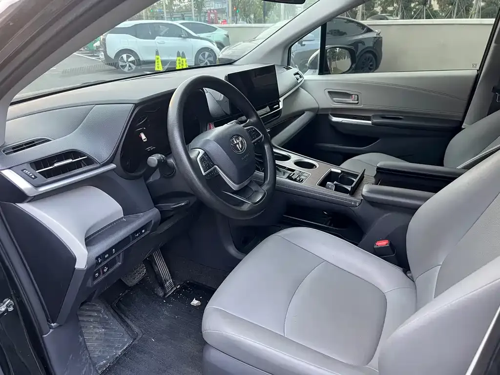 Toyota Granvia — фото 9