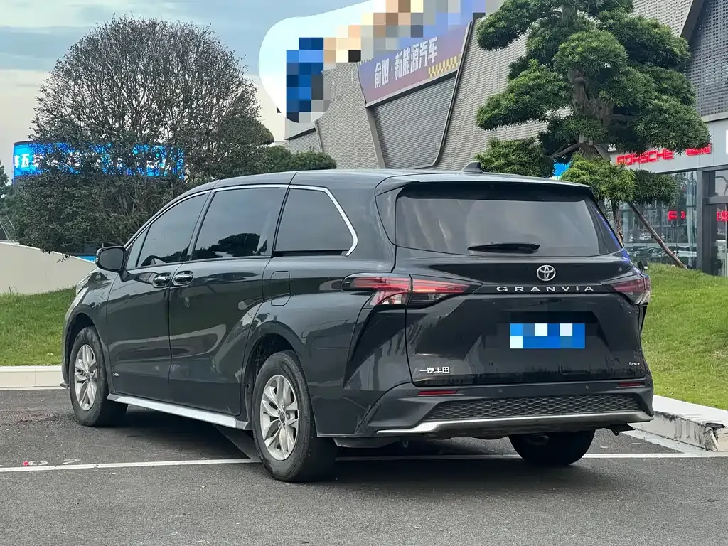 Toyota Granvia — фото 4