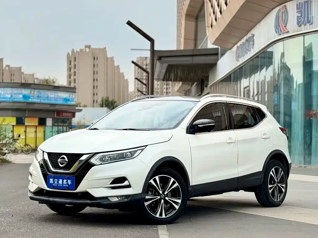 Nissan Qashqai — фото 1