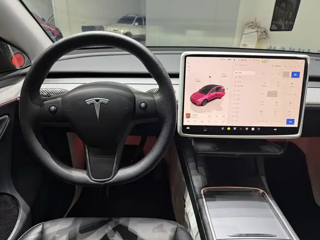 Tesla Model Y — фото 6