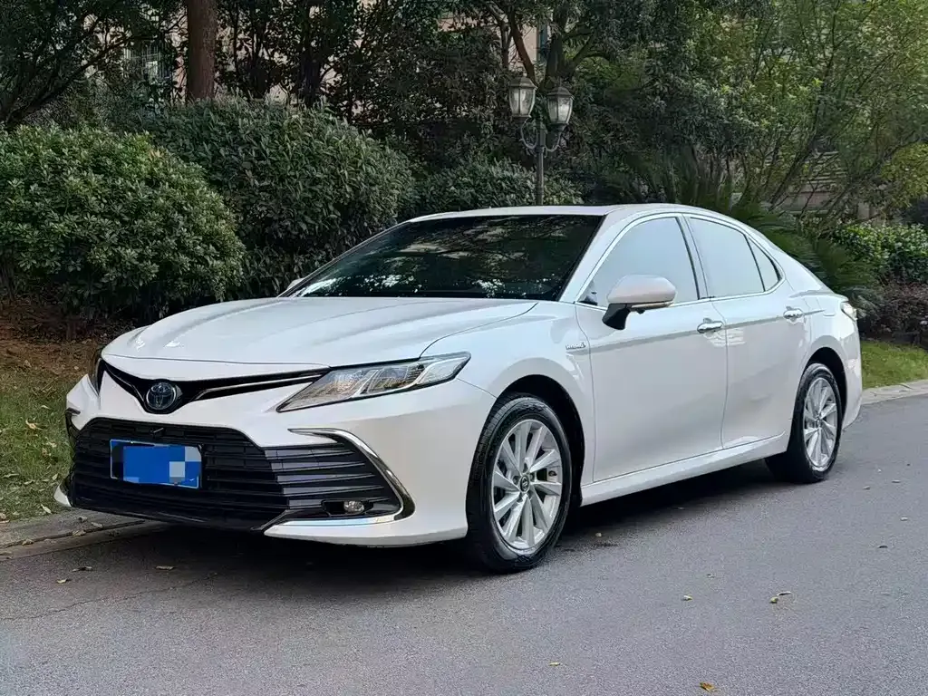 Toyota Camry — фото 7