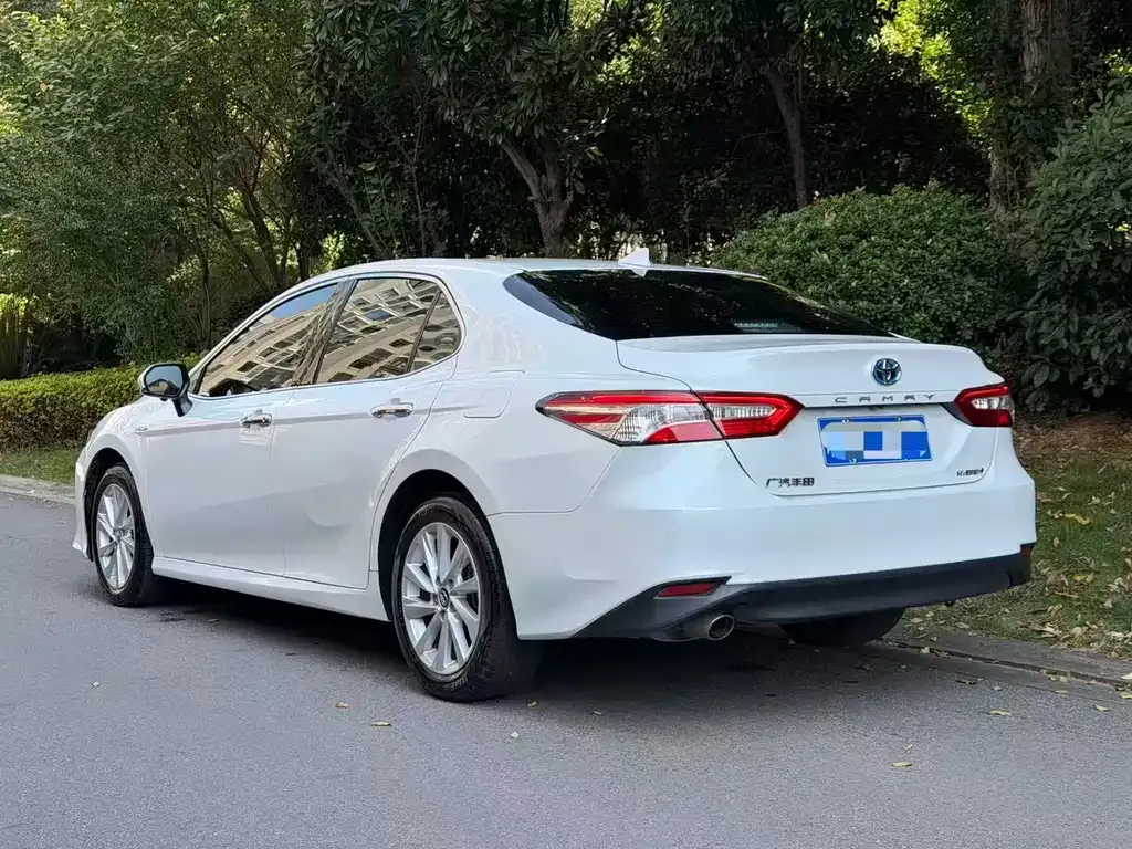 Toyota Camry — фото 6
