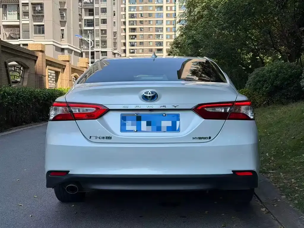 Toyota Camry — фото 4