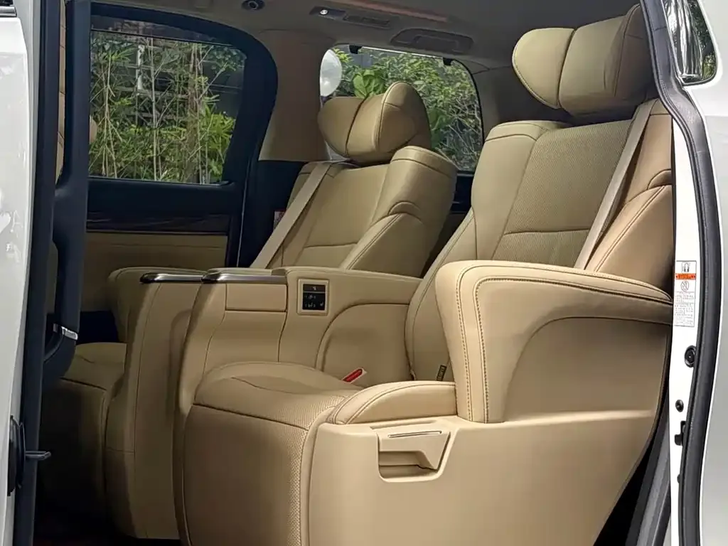 Toyota Alphard — фото 3