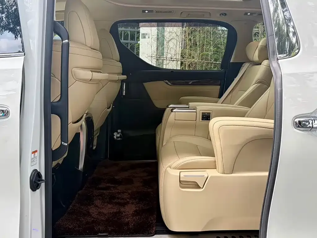 Toyota Alphard — фото 5