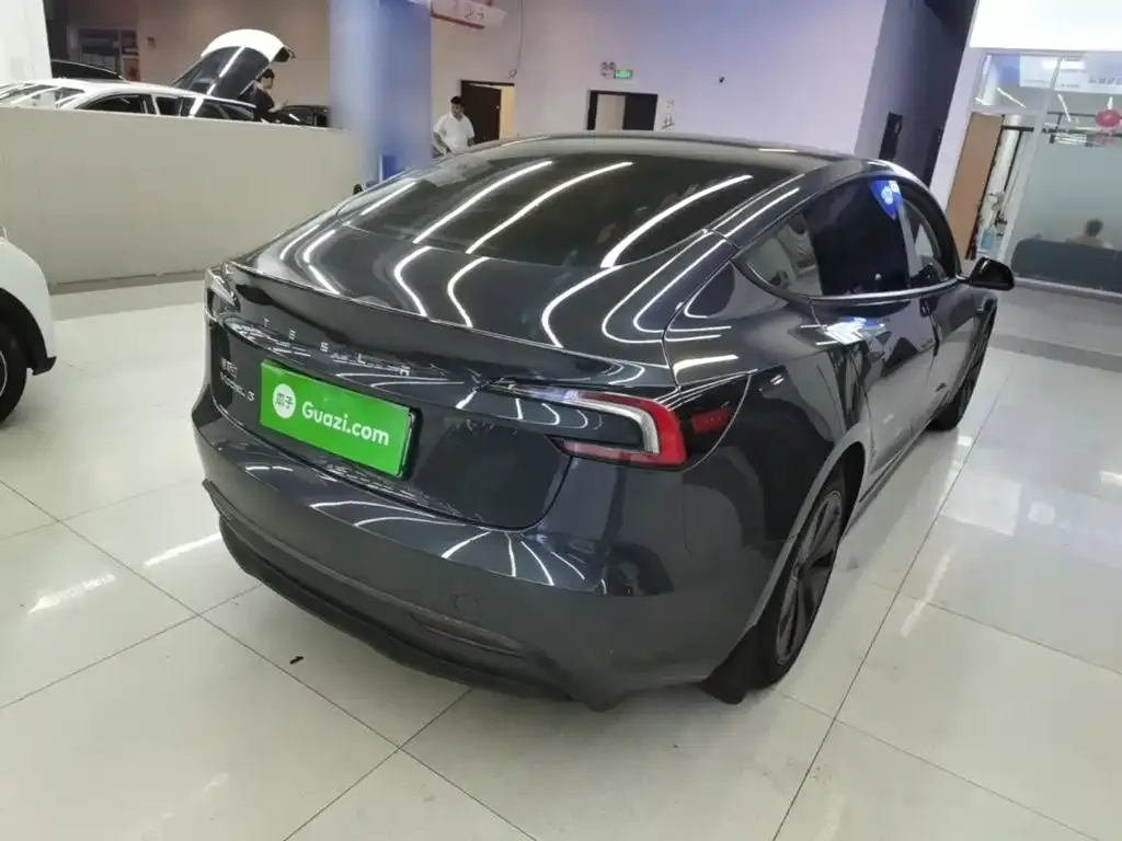 Tesla Model 3 — фото 4