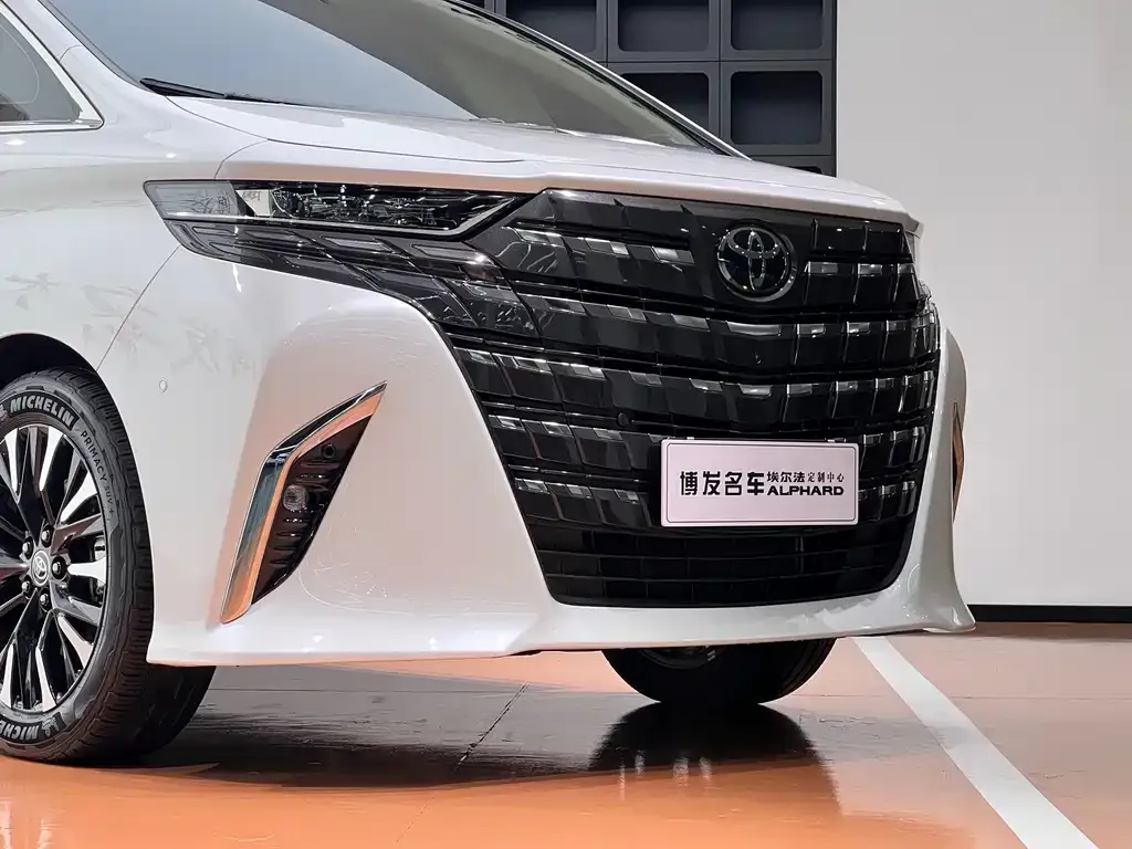 Toyota Alphard — фото 7