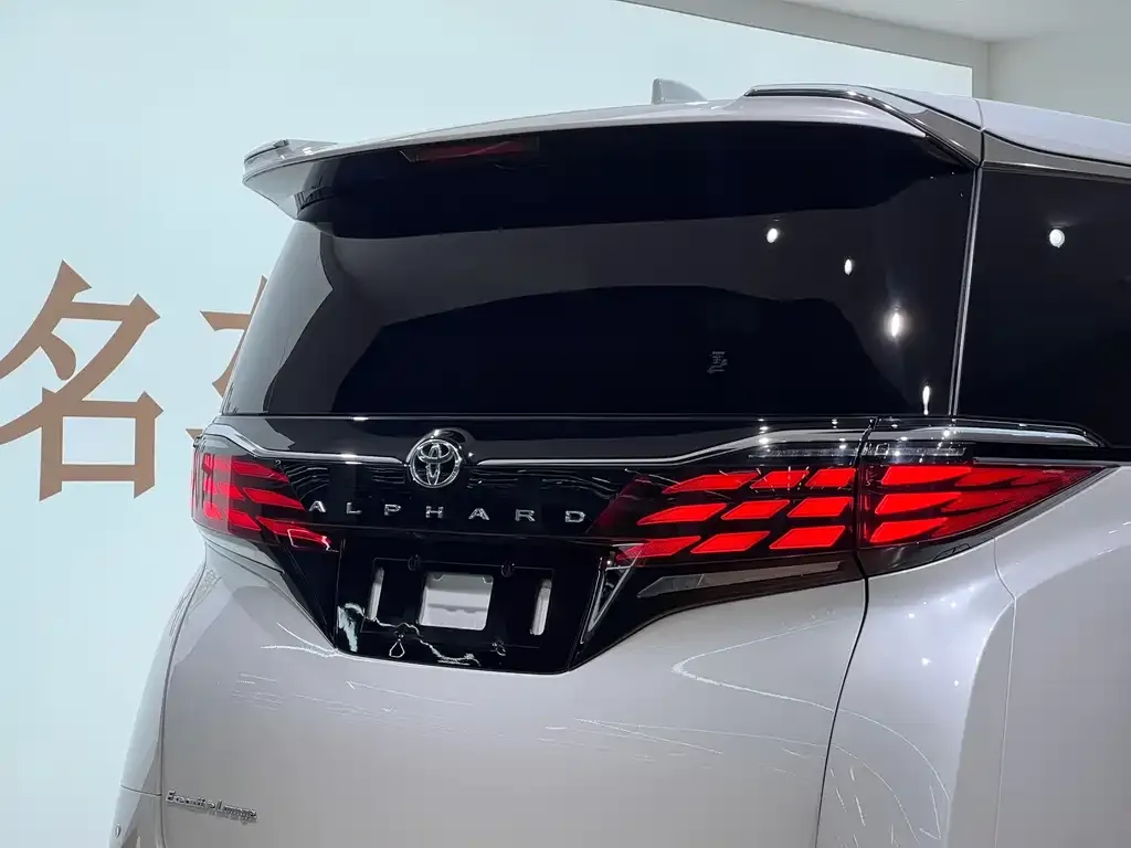Toyota Alphard — фото 5
