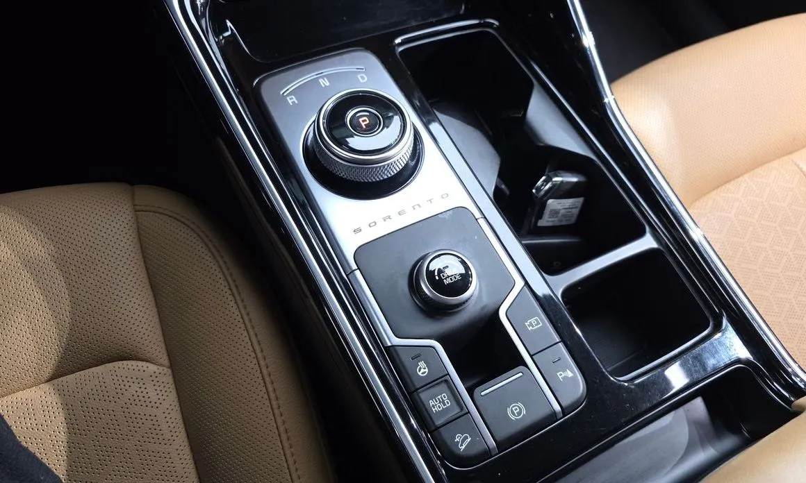 Kia Sorento — фото 9