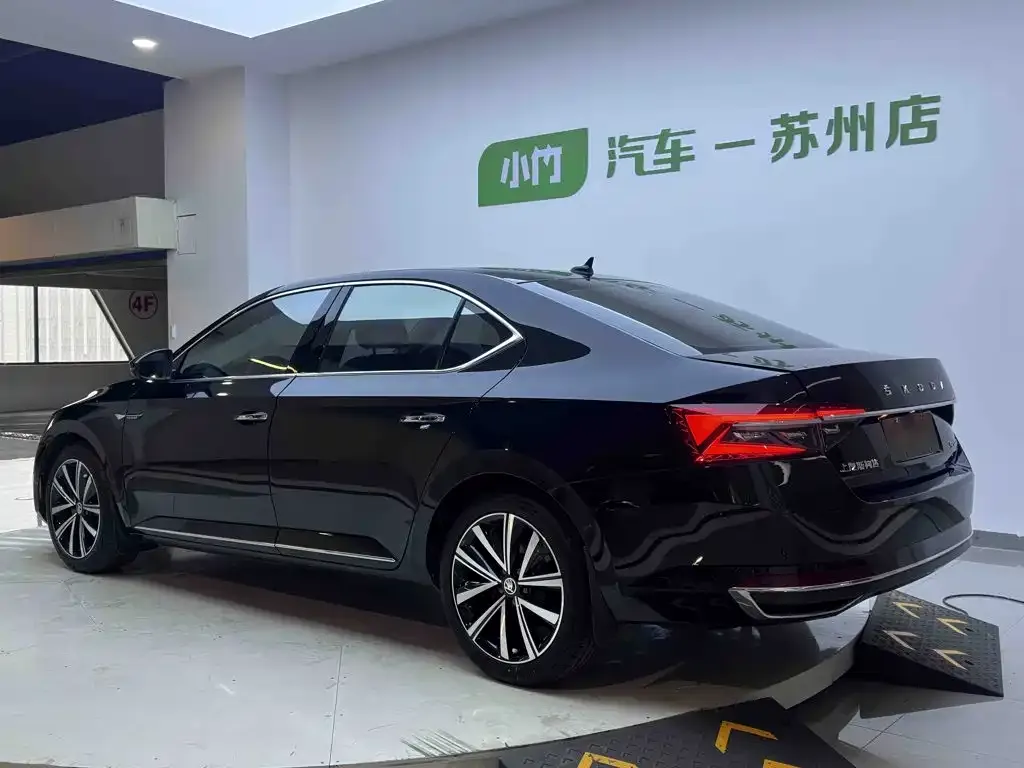Skoda Superb — фото 9