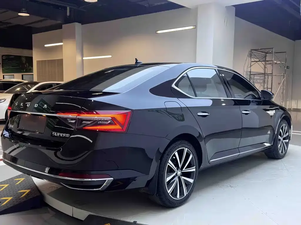Skoda Superb — фото 10