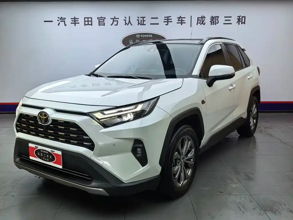 Toyota RAV4 — фото 1