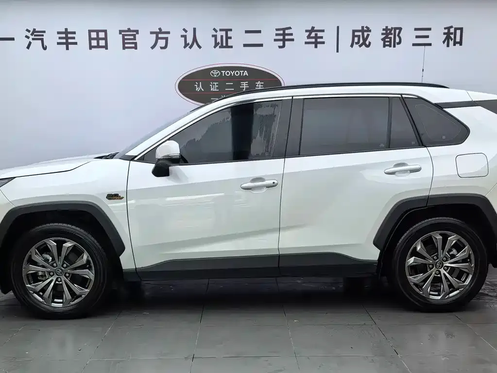 Toyota RAV4 — фото 5