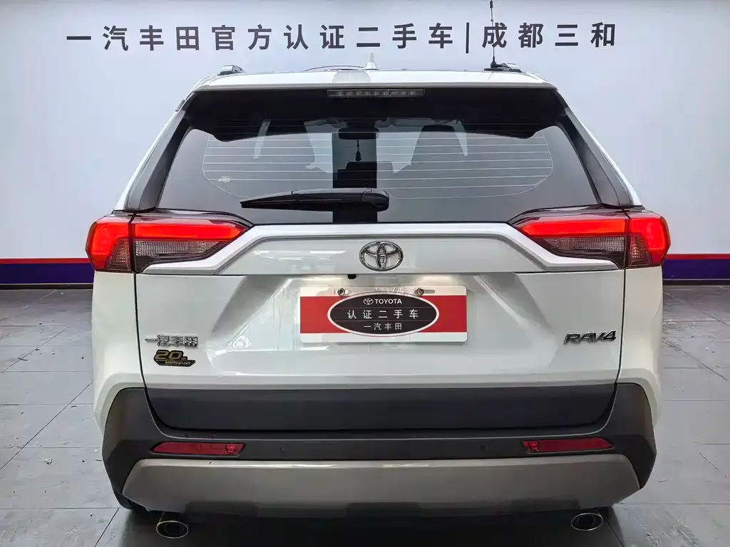 Toyota RAV4 — фото 4