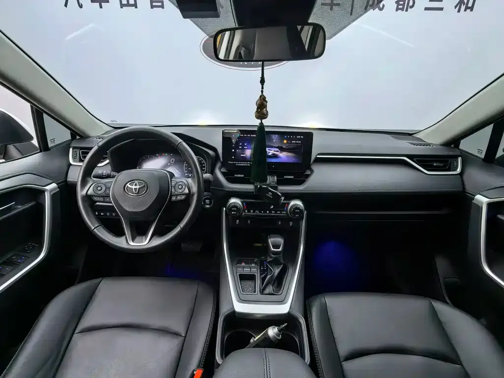 Toyota RAV4 — фото 10