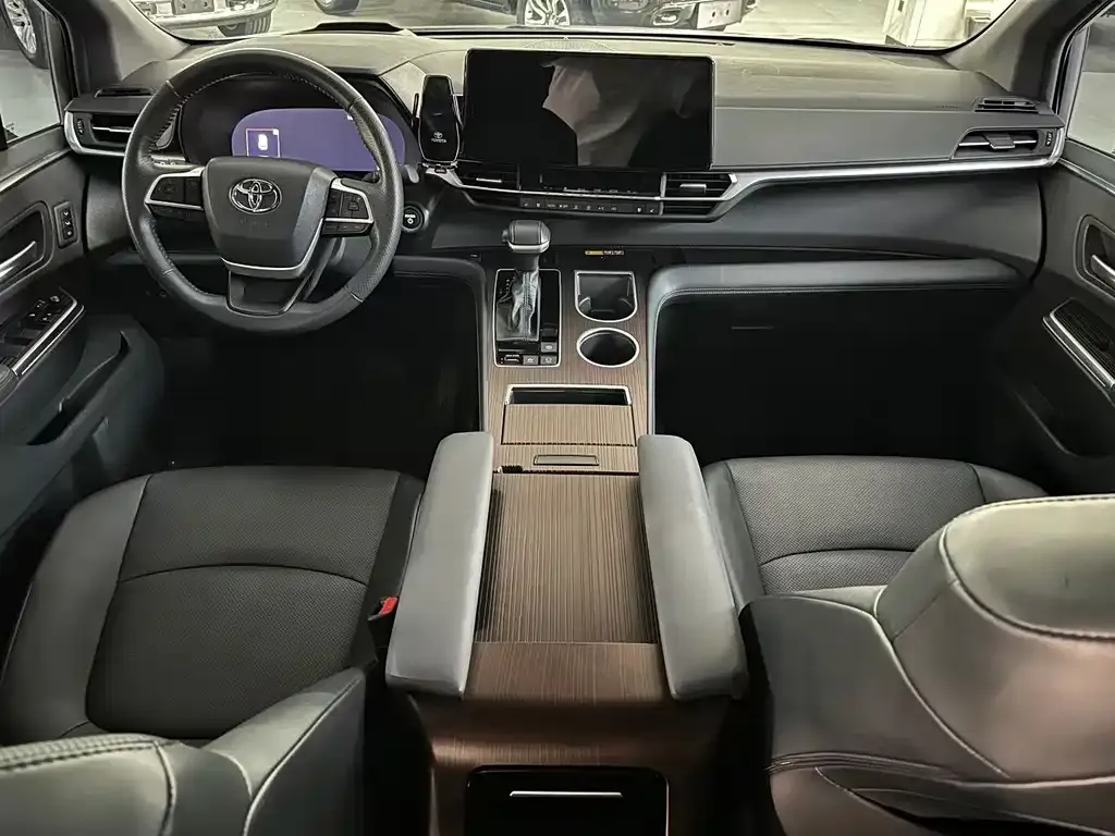 Toyota Granvia — фото 8