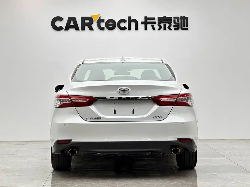 Toyota Camry — фото 7