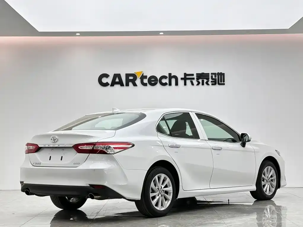 Toyota Camry — фото 6